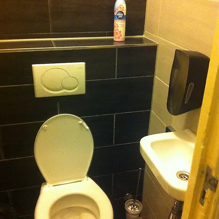 Amigo Budget Hostel *