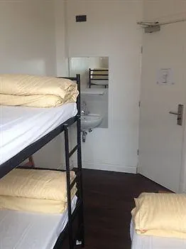 אכסניה Amigo Budget *