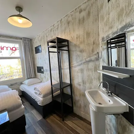 Hostal Amigo Budget *